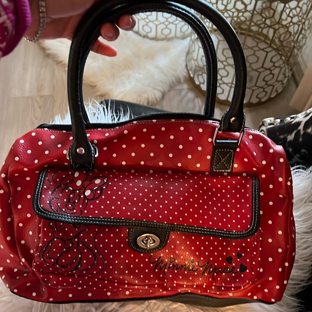 Like Minnie Mouse? This is for you.  Cute bag  used twice. Straight from Disney.